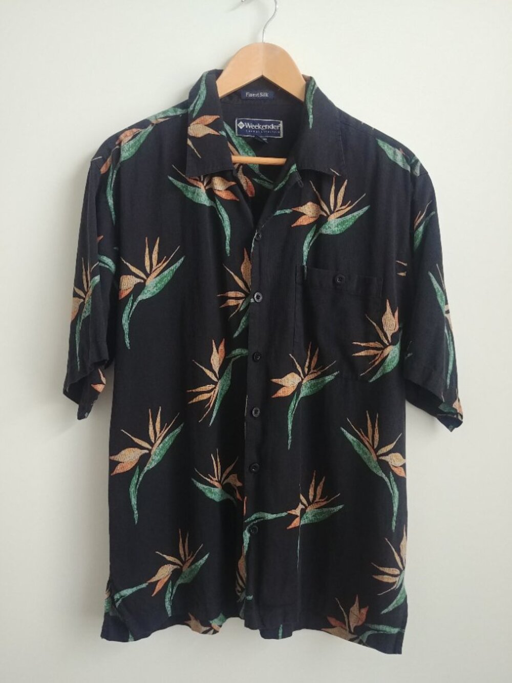Men's Medium 70% silk 30% cotton short sleeve button down shirt Weekender